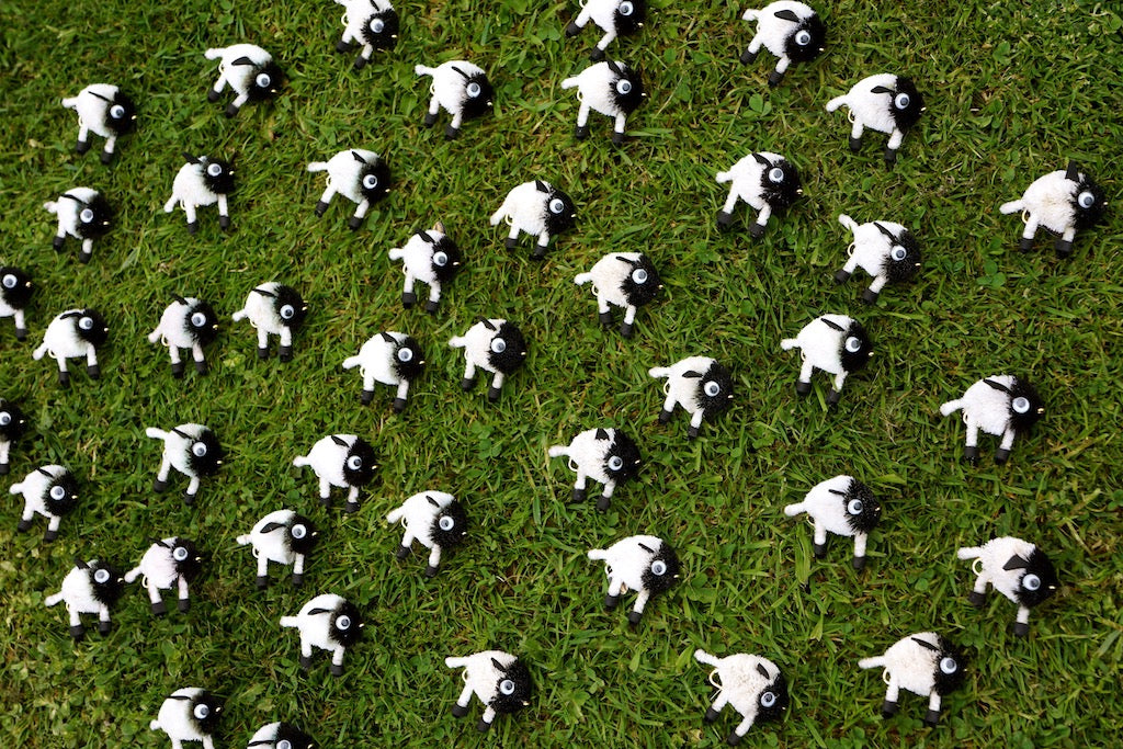 Sheep Pin Broach-Gold Hook
